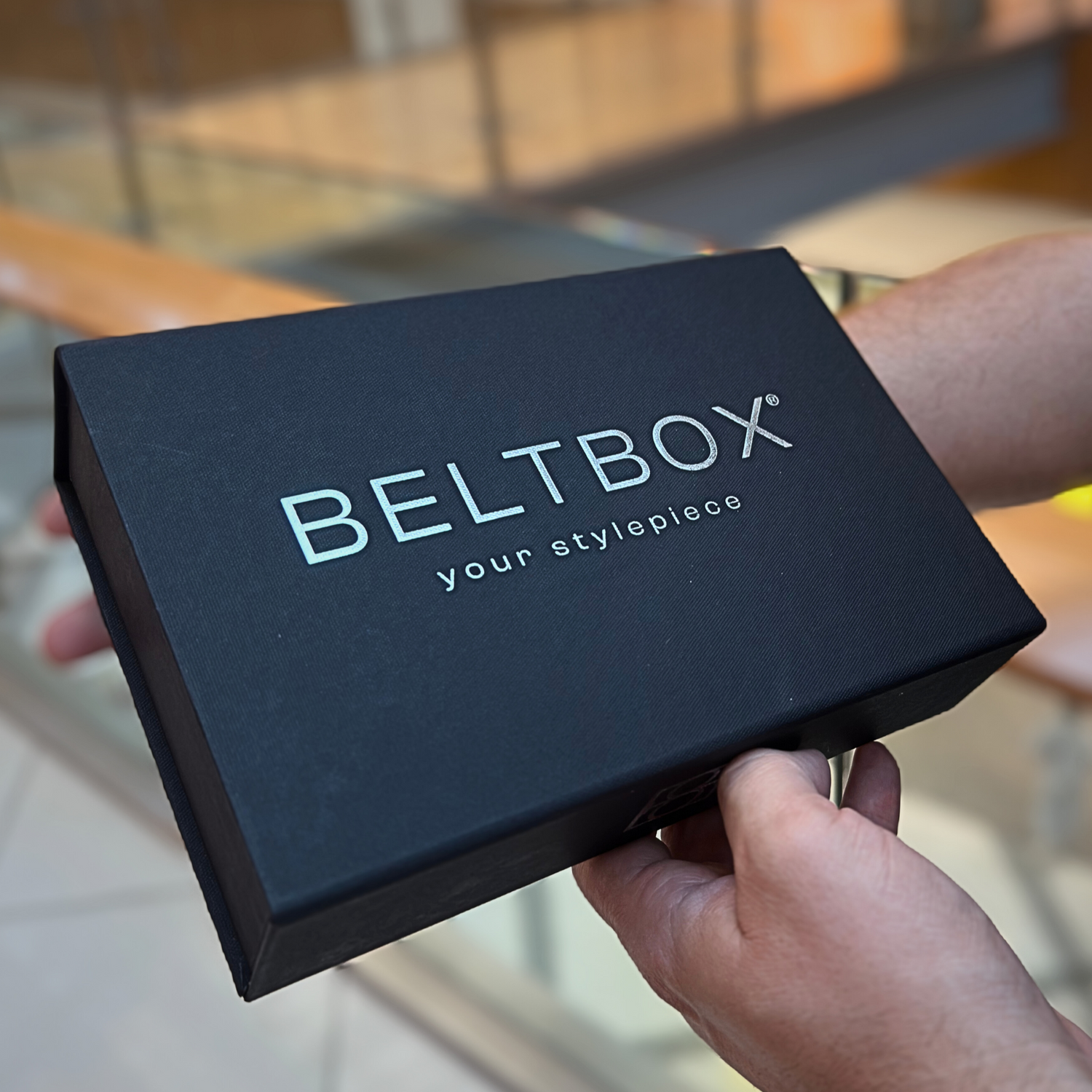Създателят на BELTBOX с луксозна кутия – визия зад премиум мъжките колани без дупки, съчетаващи стил, качество и иновация.